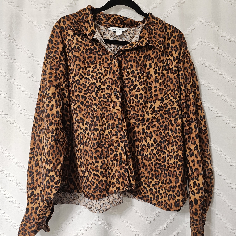 Old Navy Animal Print Cropped Shirt